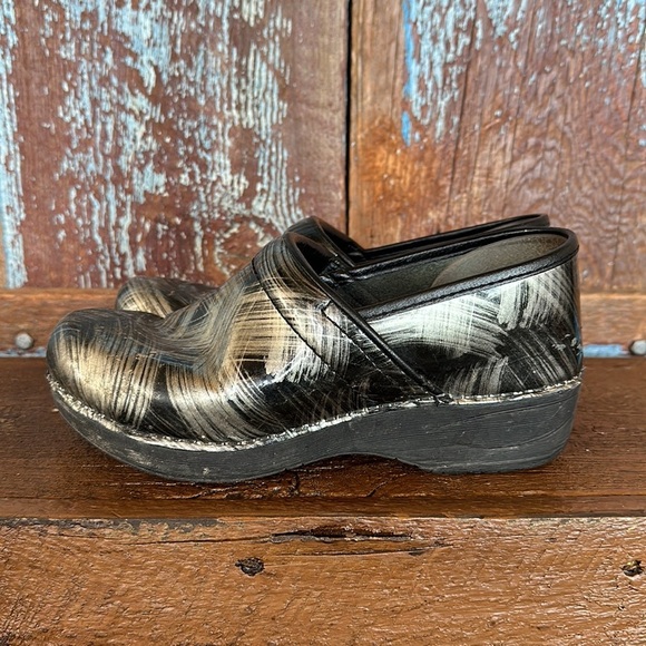 Dansko Pewter Brush Clog Size 38 - Picture 6 of 16